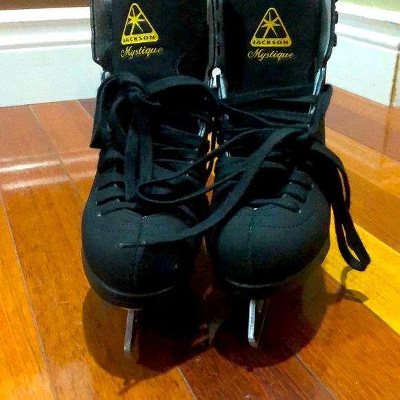 Jackson Mystique skates + Ultima 8 2/3” blade - Picture 1 of 5